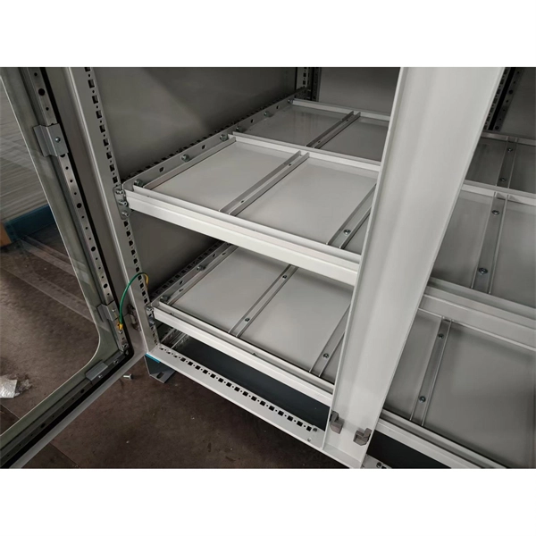 Electrician Makes His Own Cable Tray Bend